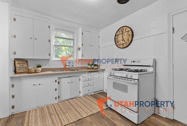 Photo - 2263 S Green St