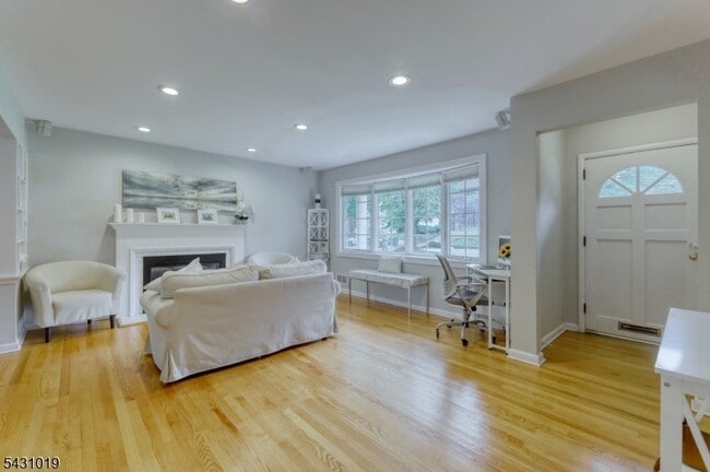 Photo - 230 Pinelynn Rd