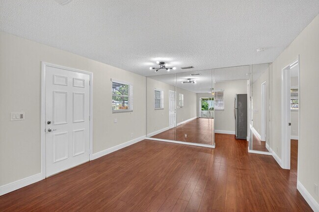 Photo - 801 Meadowlark Ln