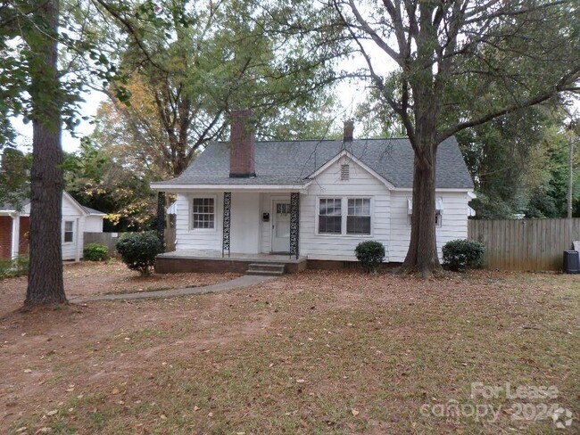 Building Photo - 2733 Parkway Ave Rental