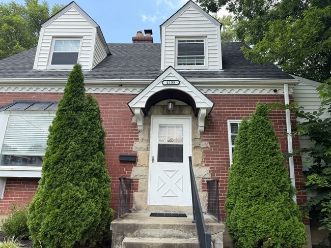 Building Photo - 4158 St Lawrence Ave