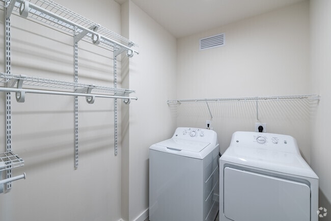 1BR, 1BA - 648SF - Closet/Laundry
