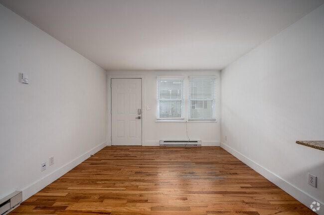 1BR, 1BA - 550SF - Living Room