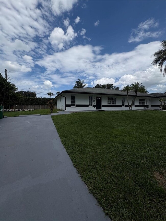 Building Photo - 1705 SW 100th Ave Unit 1-2