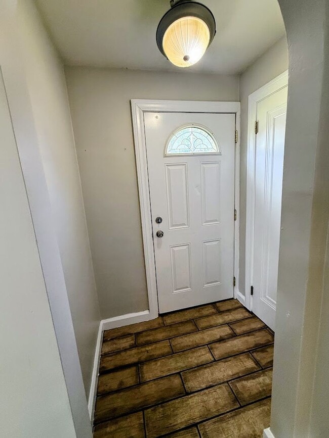 Photo - Spacious 2 bedroom with bonus room for rent - Canton NW