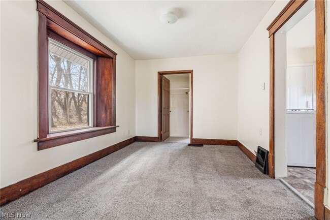 Photo - 488 Alexander St
