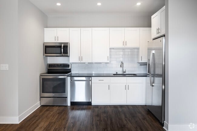 2BR,2BA - 1041SF Kitchen