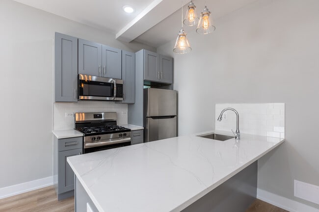 423 W Belden Ave Unit 428-17