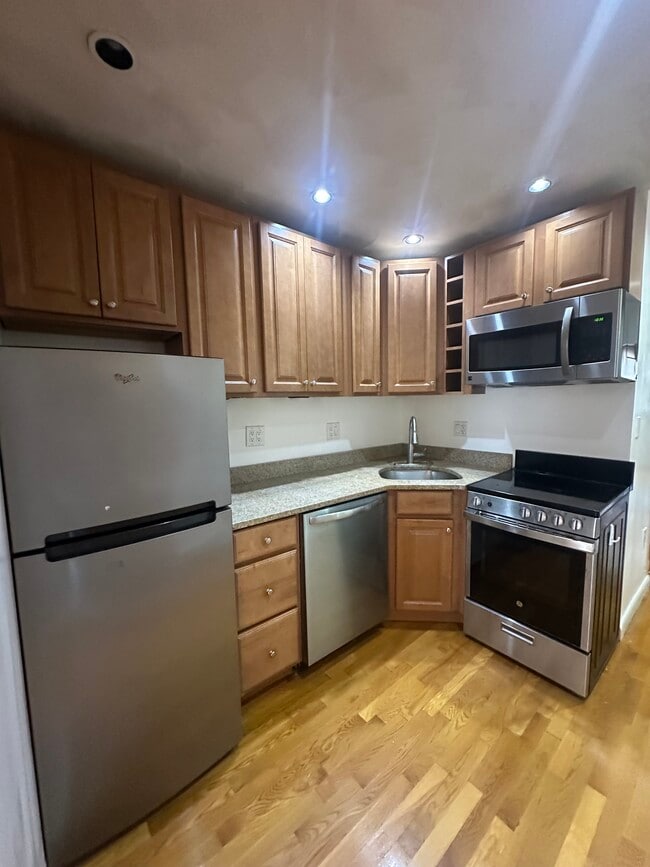 Building Photo - 87 Prince St