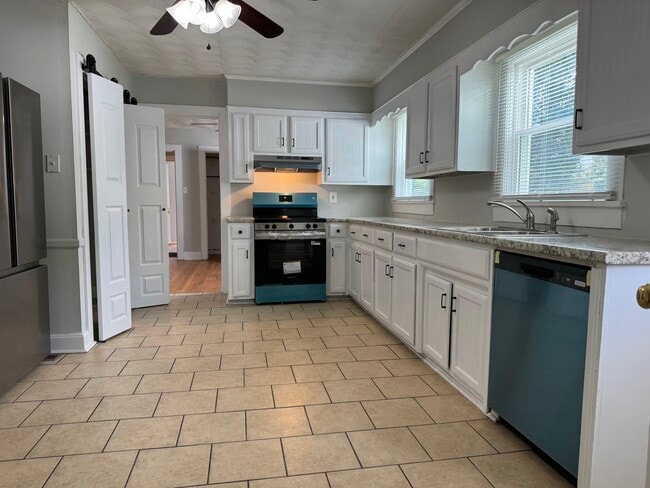 701 Greenlawn Ave