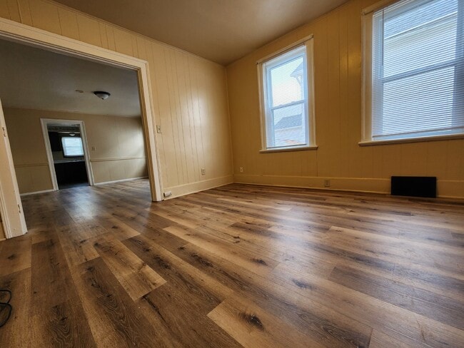 Photo - Large 4-Bedroom Home with a Spacious Layout.