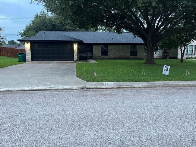 Building Photo - 1307 T H Johnson Dr Rental