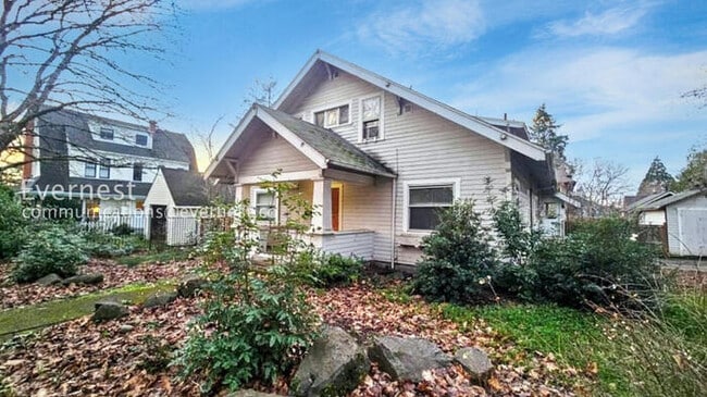 Photo - 4 Bed, 2 Bath Home with Fenced Yard / Vouchers Accepted