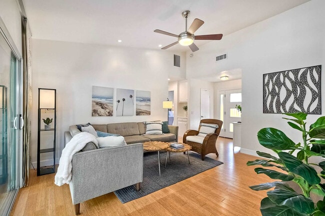 Photo - 211 Chapalita Dr Unit ID1048659P