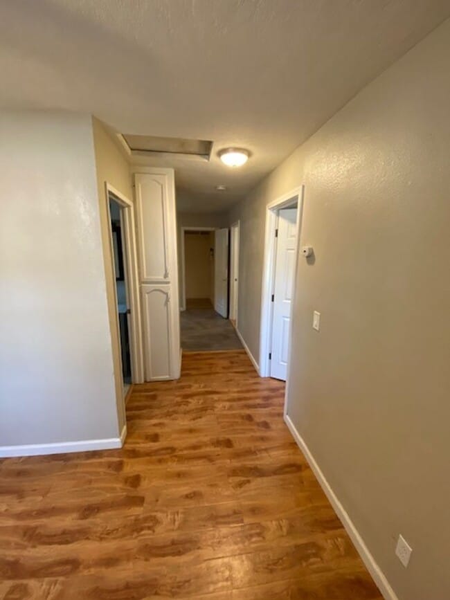 Photo - 2297 Beaumont St