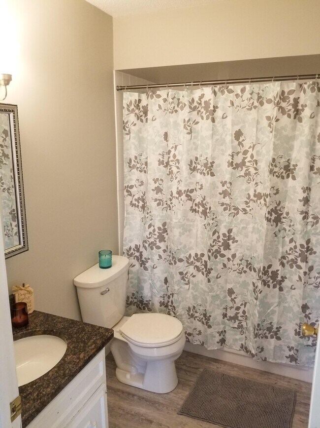 Photo - 4555 N Woodbridge Ave Unit 4