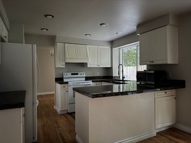 Photo - Beautiful Tri-level 3 beds, 2.5 baths plus...