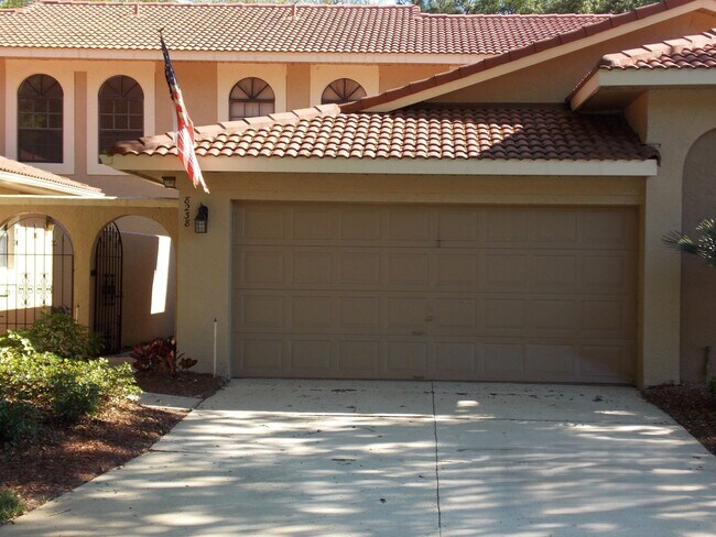 Building Photo - Beautiful 2 BD / 2.5 BA Townhome in Dr. Phillips!!