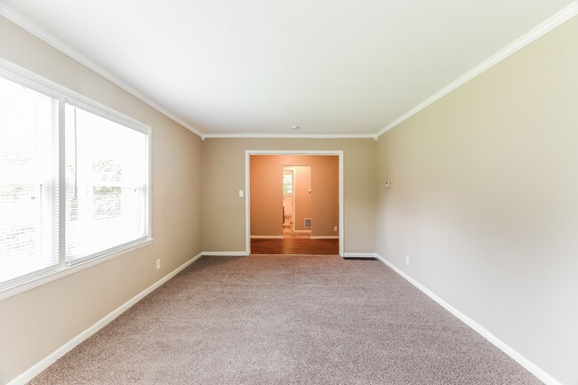 Photo - 109 Howle Ave