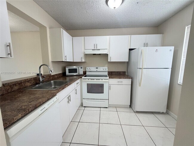 Photo - 8610 N Sherman Cir Unidad 407