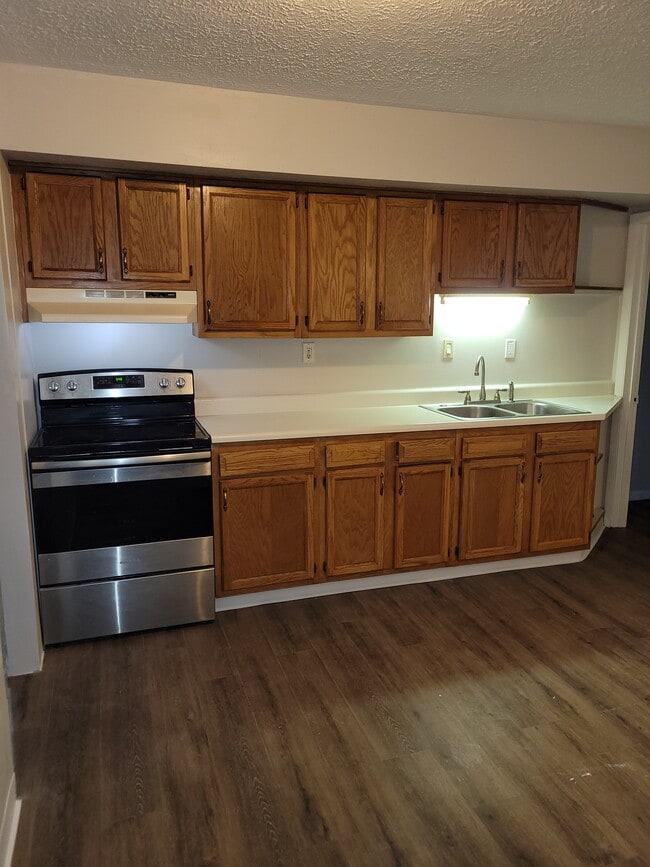 Photo - 90 Marchmont Dr