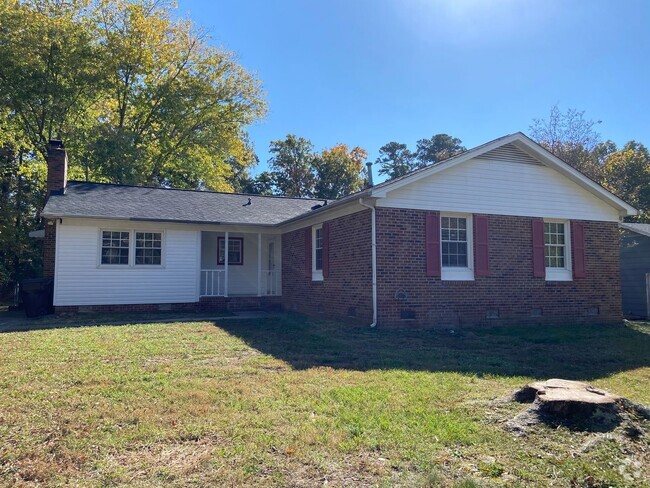 Building Photo - 4 Bedroom, 2 Bathroom House in High Point!