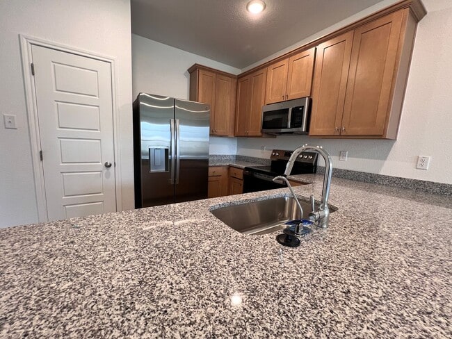 3909 American Elm Dr Unit B-SHOWABLE