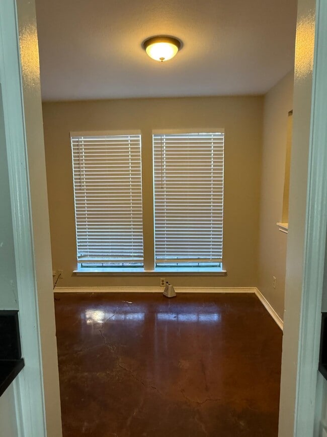 Photo - 213 Shrum Ct