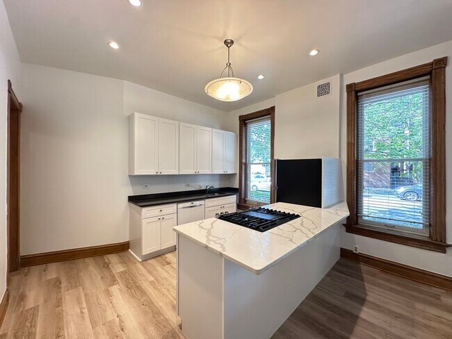 Photo - 3532 N Ashland Ave Unit J04P