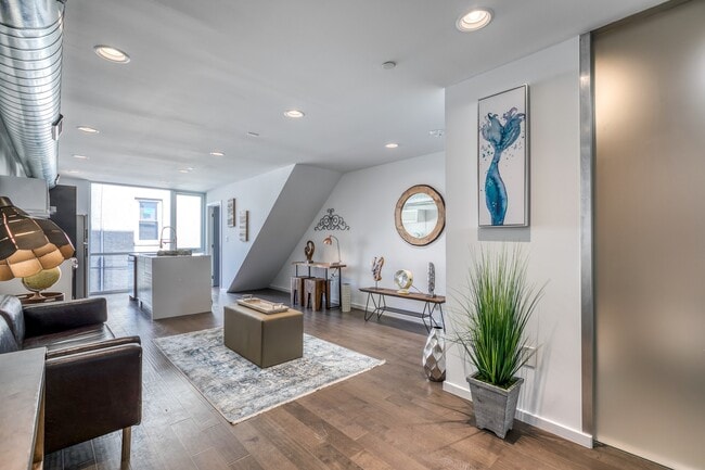 Photo - 629 W Oxford St Unit 2