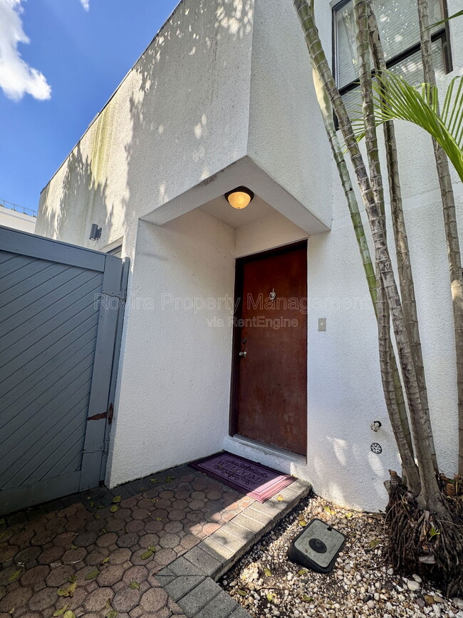 Building Photo - 2180 SW 9th Ave