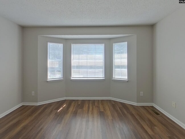Photo - 108 Quinton Ln