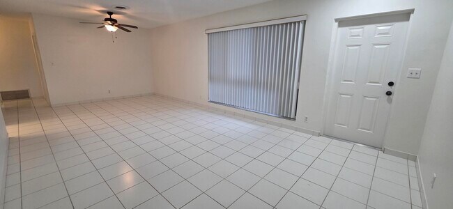 Photo - 1951 NE 56th St