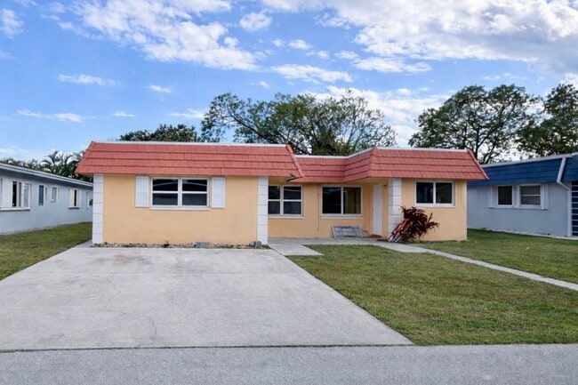 Building Photo - Tamarac 7402