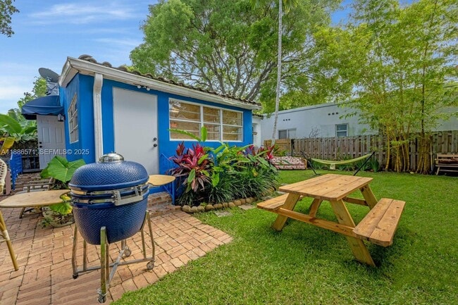 Photo - 1701 Fletcher St