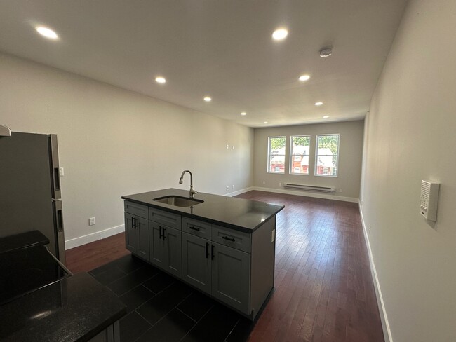 Building Photo - 1806 W Ontario St Rental
