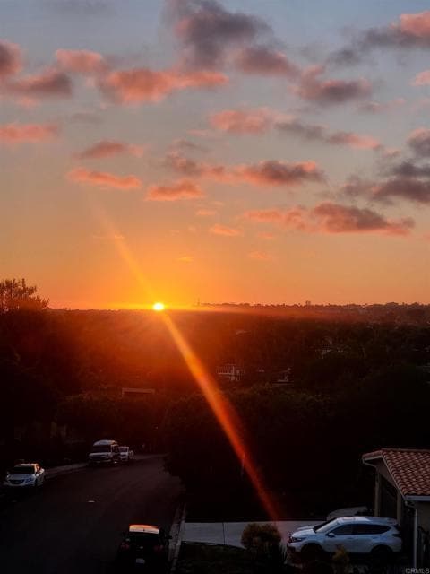 Photo - 2319 Caringa Way