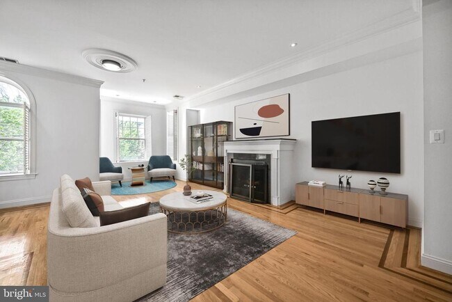 Building Photo - 1319 Euclid St NW Unit 3 Rental