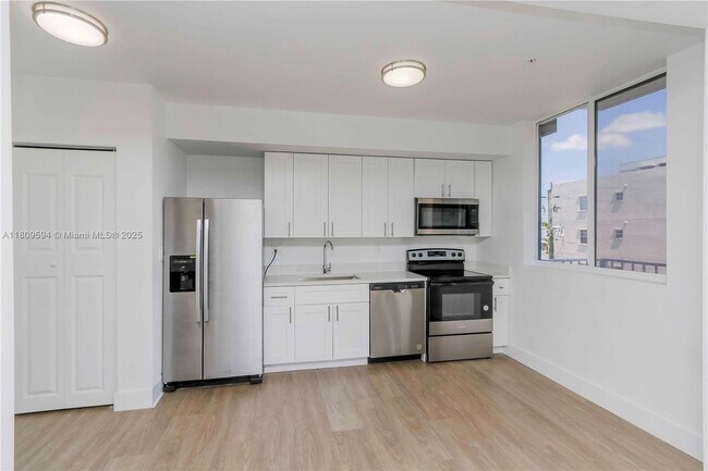Photo - 1620 NW 18th St Unidad 307