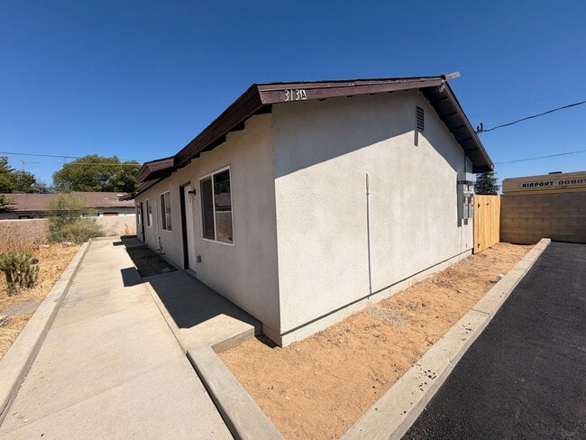 Building Photo - 313 Airport Dr Unit #A
