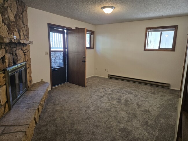 Building Photo - 418 W Babcock St Unit A