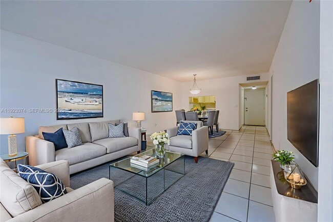 Building Photo - 1900 W 68th St Unit C203