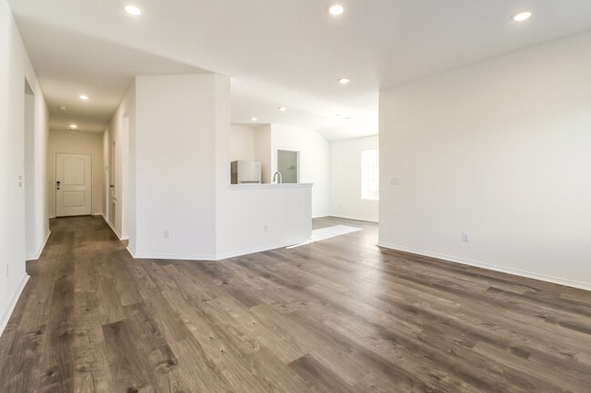 Photo - 47 10 Point Ln