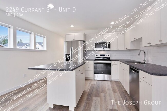 Photo - 2249 Currant St