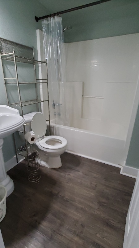 Photo - 9006 105 Ave SW