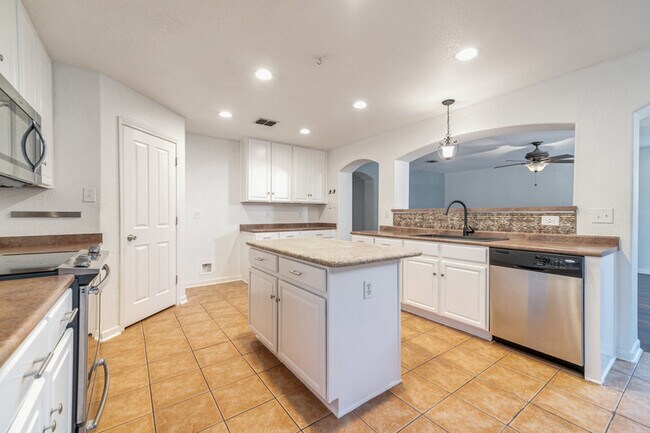 Photo - 10811 Marot Field