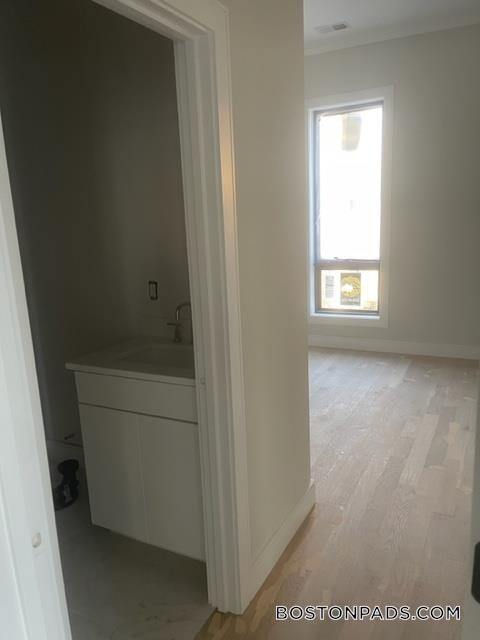 Photo - 16-18 HighGate St. Unidad 101