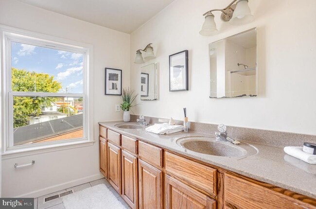 Photo - 5227 Crowson Ave