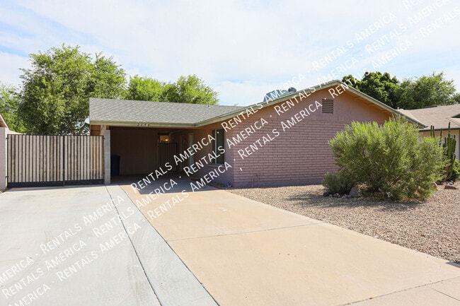Photo - 2156 E Yale Dr