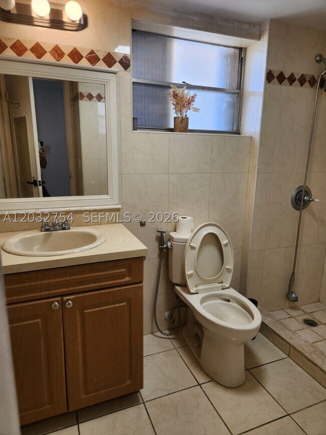 160 Royal Palm Rd Unit 215
